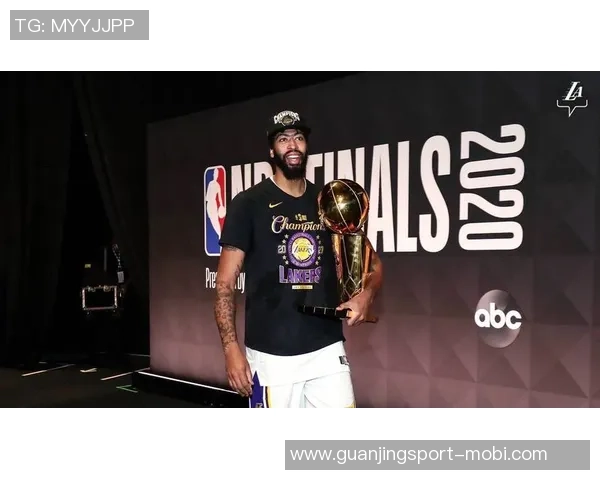 浓眉强调激励克里斯蒂投篮甚至对他不投感到生气