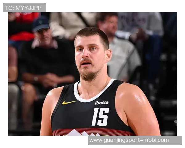 约基奇下半场状态低迷投篮命中率惨淡三分球更是颗粒无收 约基奇下半场状态低迷投篮命中率惨淡三分球更是颗粒无收