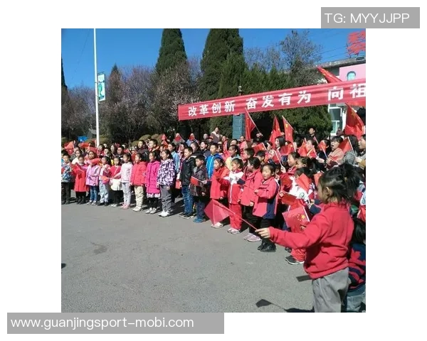 贝纳德斯基赛后向尤文球迷致敬球迷齐声高唱表达归属感